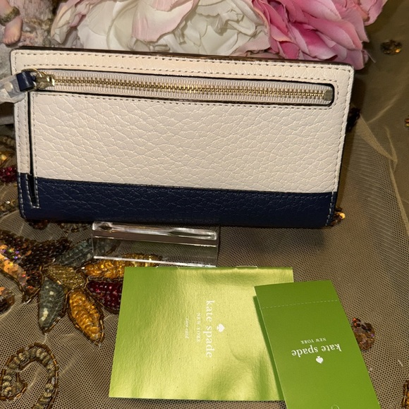 KATE SPADE WALLET NWT - Picture 5 of 12